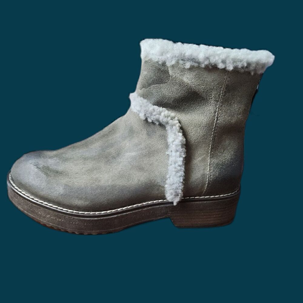 Manas Women Distressed Grey Suede Sherling Top Chelesea 2" Boots sz EU41/US 10.5